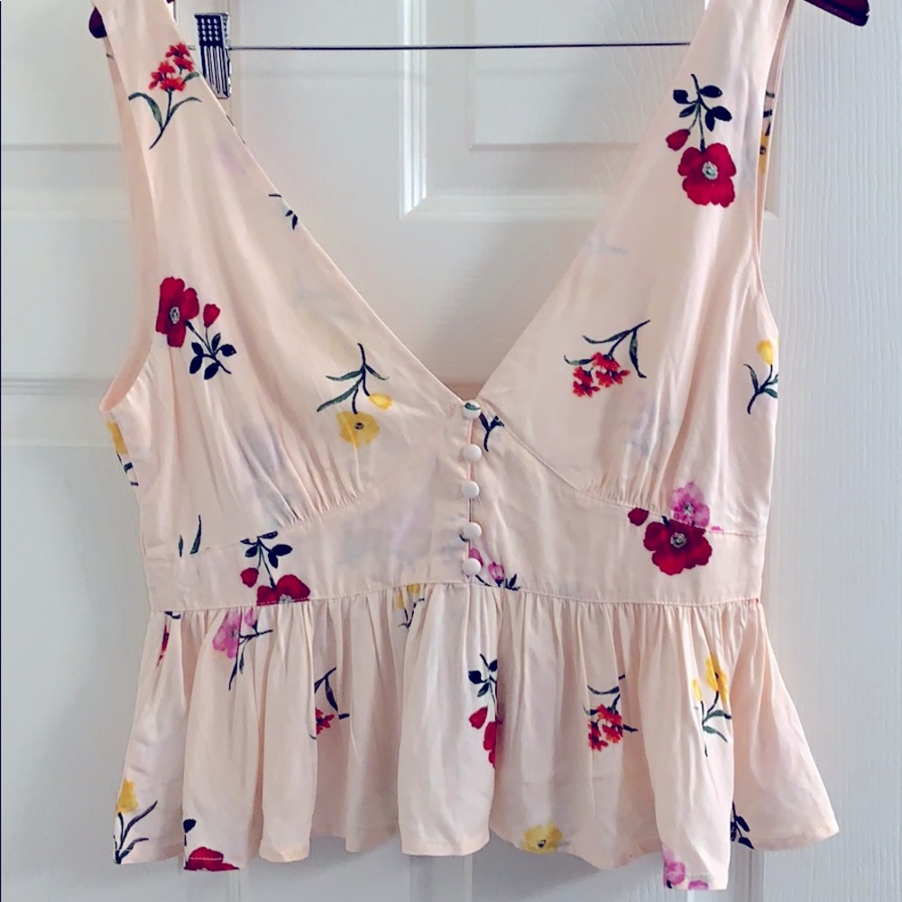 Floral print flowy crop tank 🌼🌷🌸🌼🌷🌸